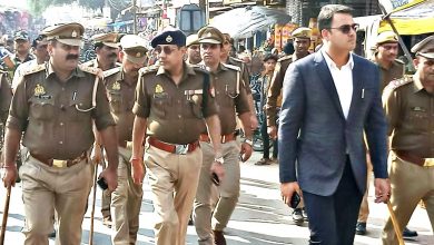Photo of सुरक्षा बलों को लेकर डीएम एसएसपी ने जसवंतनगर, बलरई में किया फ्लैग मार्च