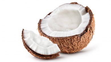 Photo of कच्चा नारियल खाना आपके स्वास्थ्य के लिए नहीं हैं किसी औषधि से कम