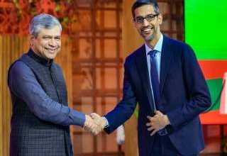 Photo of अश्विनी वैष्णव ने की गूगल के सीईओ सुंदर पिचाई से बातचीत, ‘मेक इन इंडिया’ कार्यक्रम पर की चर्चा