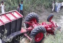 Photo of भूसा  लादने जा रही ट्रैक्टर ट्राली पलटने से किसान की मौत