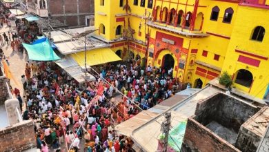 Photo of शनिवार को एतिहासिक कालिका देबी मंदिर पर पूजा करने के लिए देबी भक्तों की उमड़ी भारी भीड़, नवविवाहित जोडों ने पूजा व बच्चों के हुए मुंडन संस्कार । वाहनों का लगा दिन भर जाम।