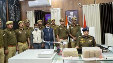 Photo of बकेवर थाना पुलिस ने बाहन चैकिंग में दो मोटरसाइकिल सबारों से दस किलो गांजा पकडा। जिसकी कीमत डेढ लाख रुपये बताई गयी।