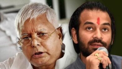 Photo of इस वक़्त की सबसे बड़ी खबर!  “मैं तेजप्रताप यादव को परिवार से अलग करता हूं।  मैं तेजप्रताप यादव को RJD से 6 साल के लिए निष्काषित करता हूं।  हमारे परिवार में तेजप्रताप यादव के लिए कोई जगह नहीं है  तेजप्रताप यादव को लालू यादव ने पार्टी से निकाला।  6 साल के लिए तेजप्रताप यादव को उनके पिता व राष्ट्रीय जनता दल के राष्ट्रीय अध्यक्ष लालू प्रसाद यादव ने RJD से निष्कासित कर है।”