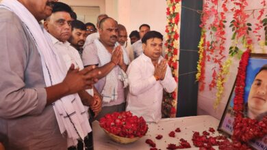 Photo of पत्रकार रामवीर के भाई के शांति यज्ञ में नम आंखों के साथ लोगों ने डाली आहुतियां